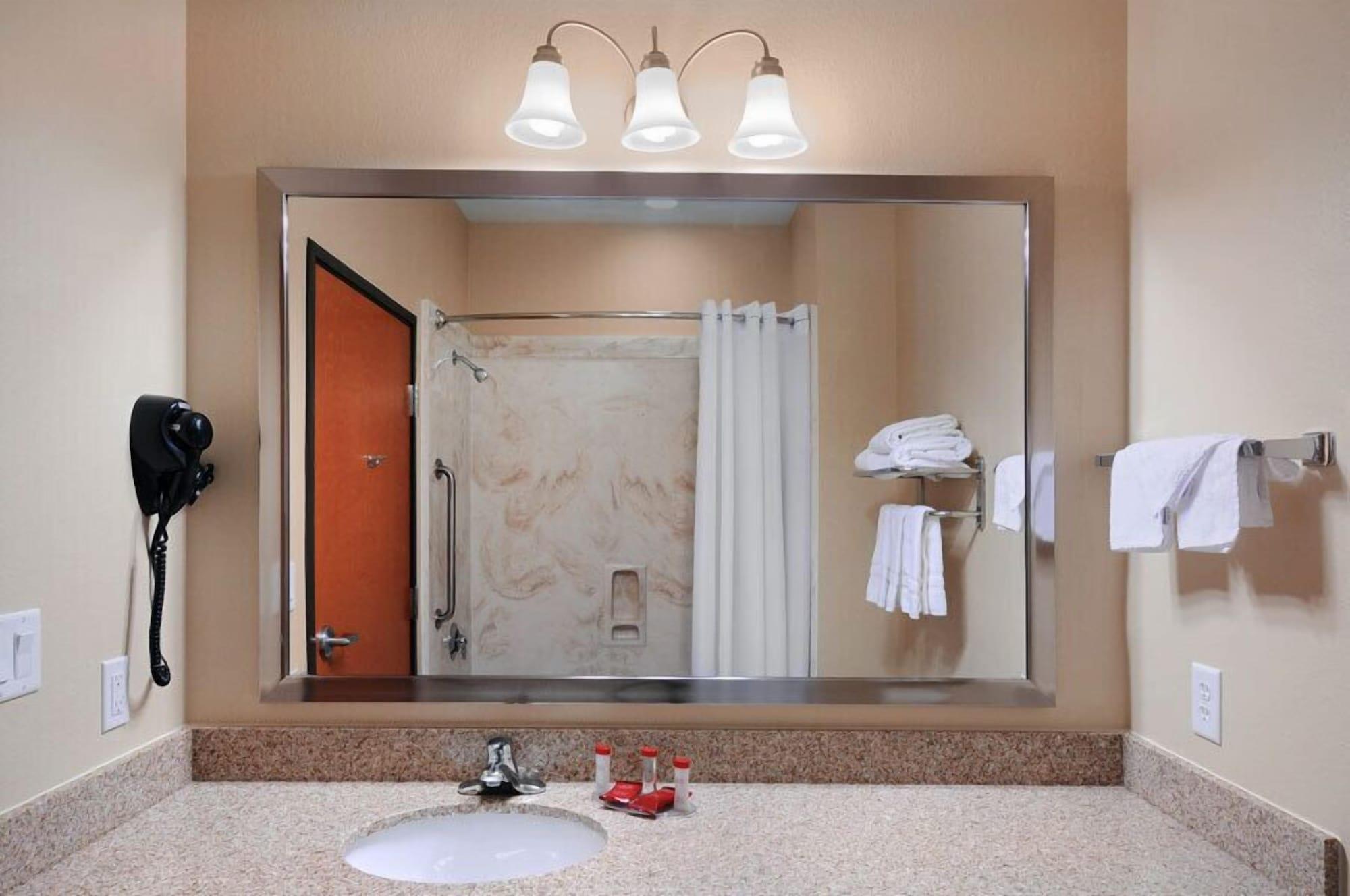 Ramada By Wyndham College Station Otel Oda fotoğraf