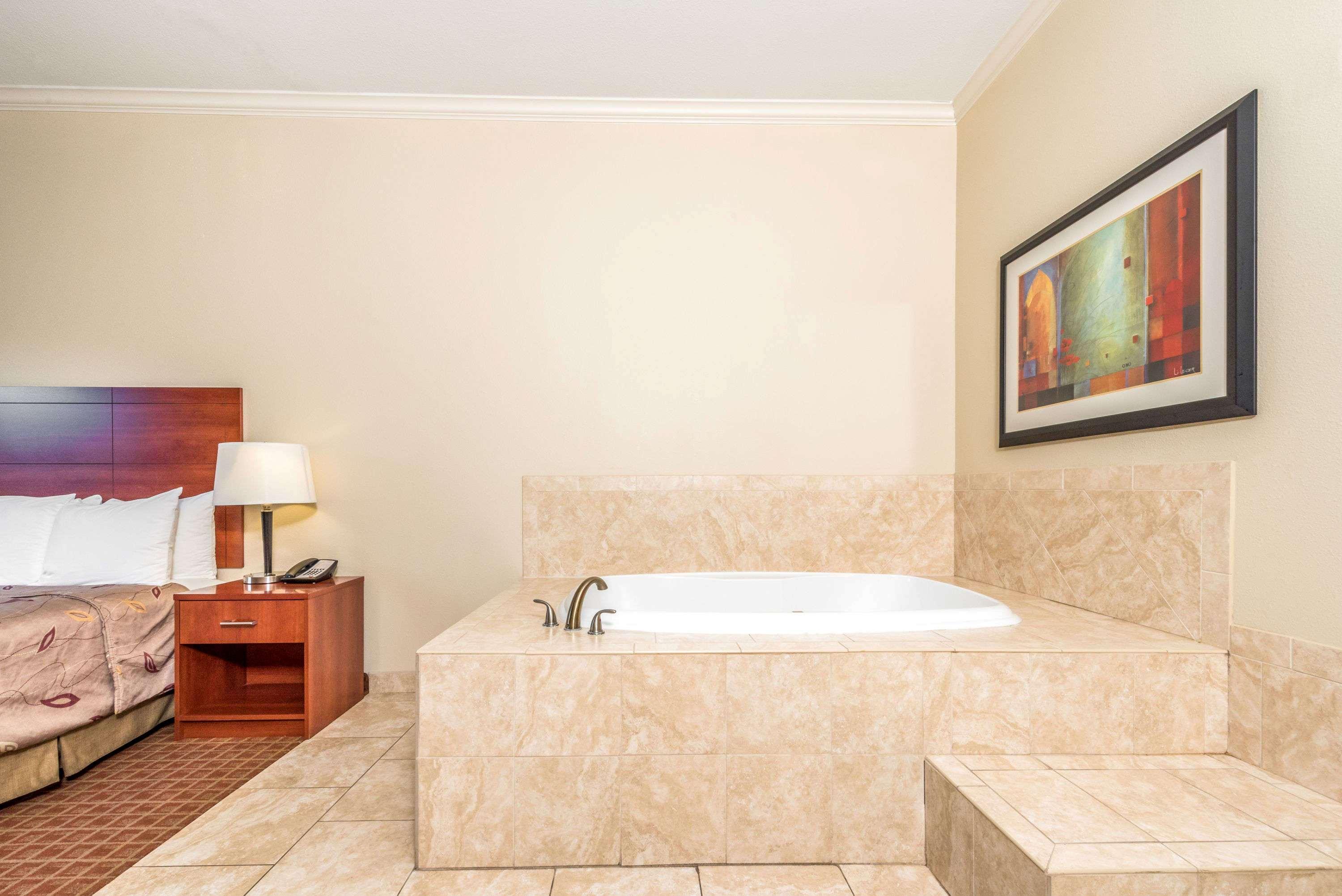 Ramada By Wyndham College Station Otel Dış mekan fotoğraf