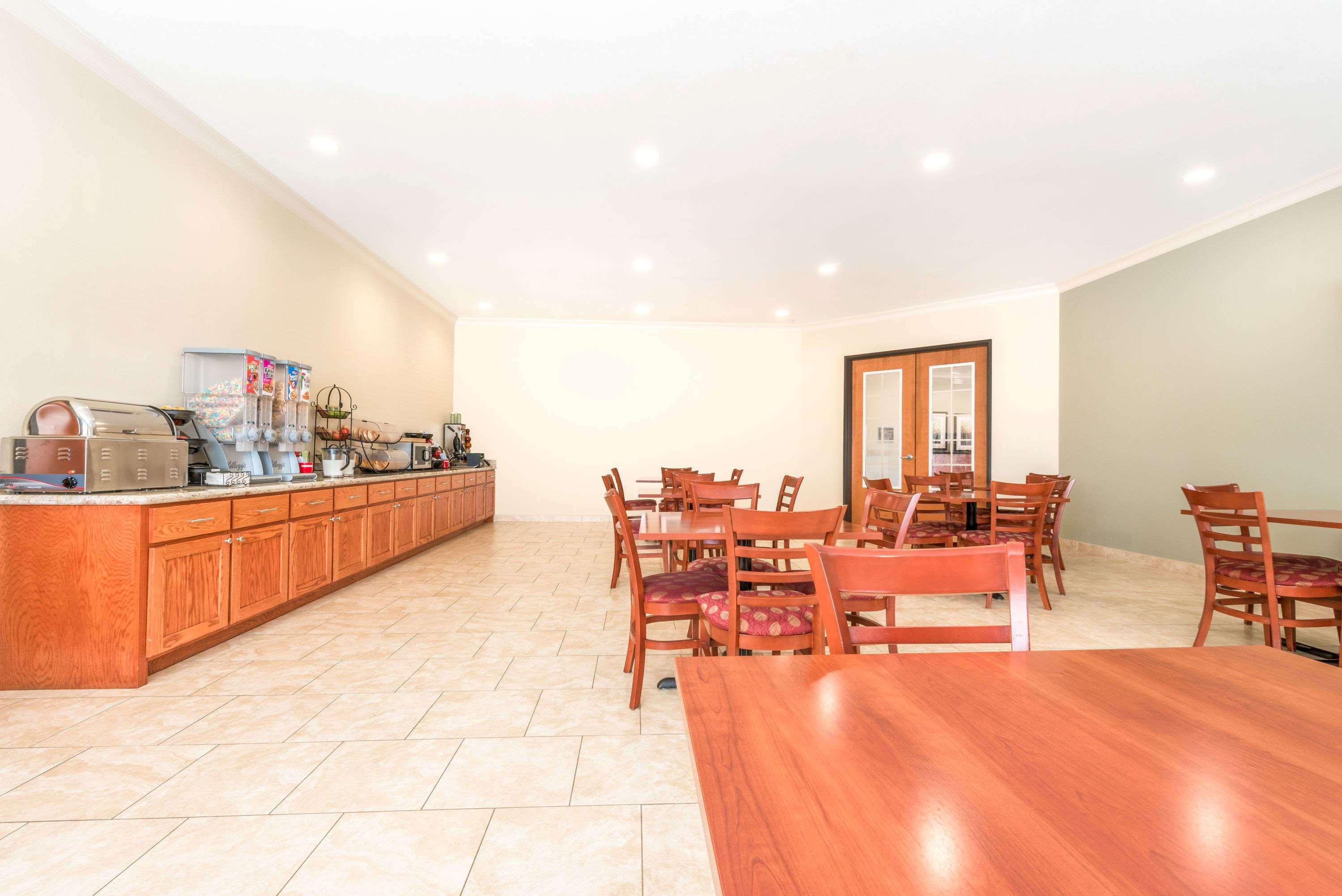 Ramada By Wyndham College Station Otel Dış mekan fotoğraf
