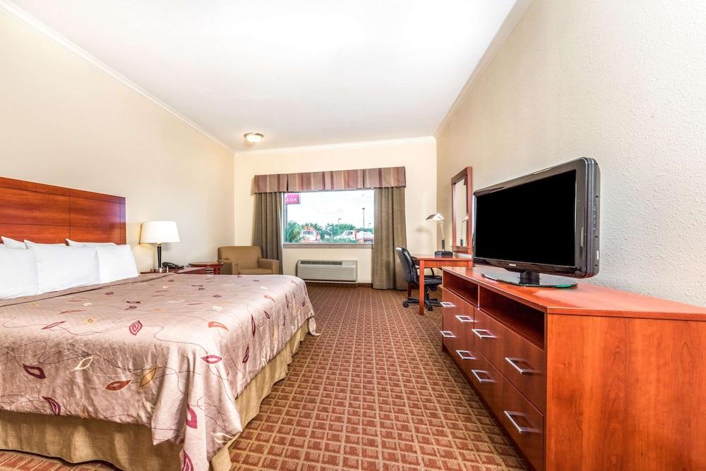 Ramada By Wyndham College Station Otel Dış mekan fotoğraf