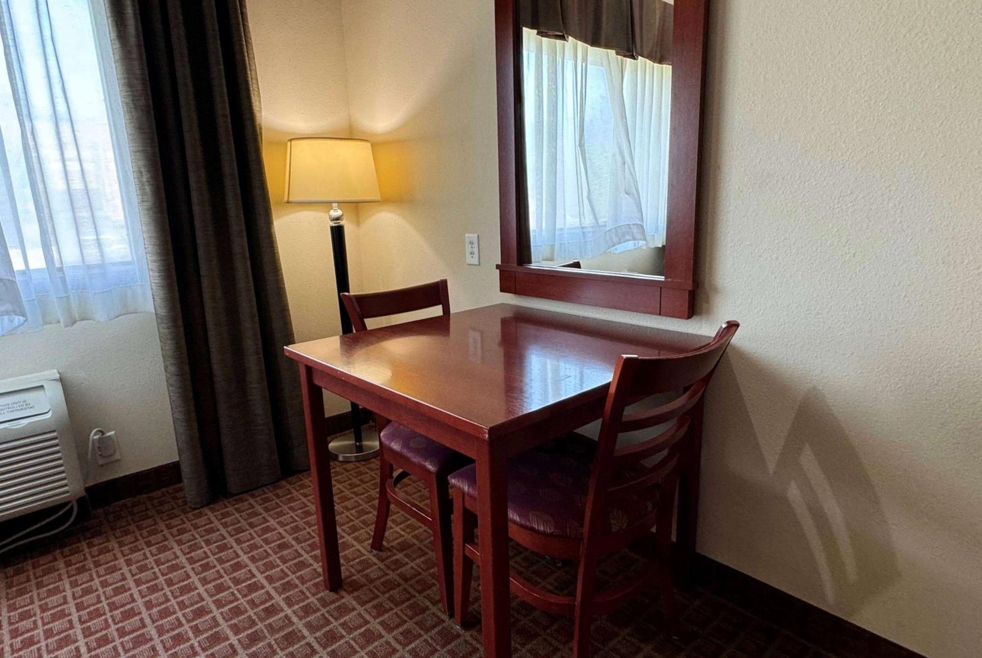 Ramada By Wyndham College Station Otel Dış mekan fotoğraf