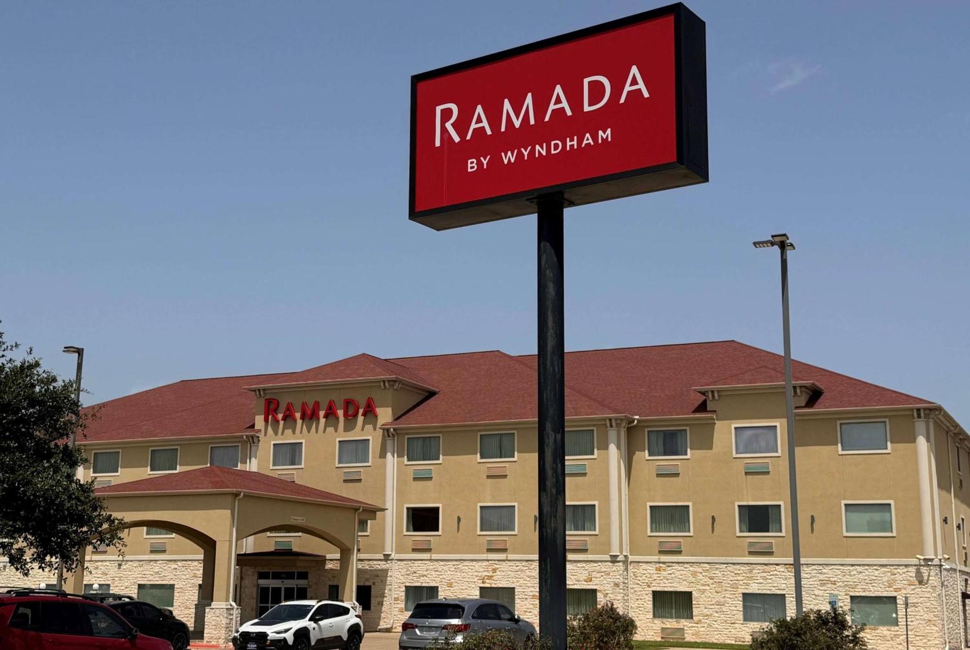 Ramada By Wyndham College Station Otel Dış mekan fotoğraf