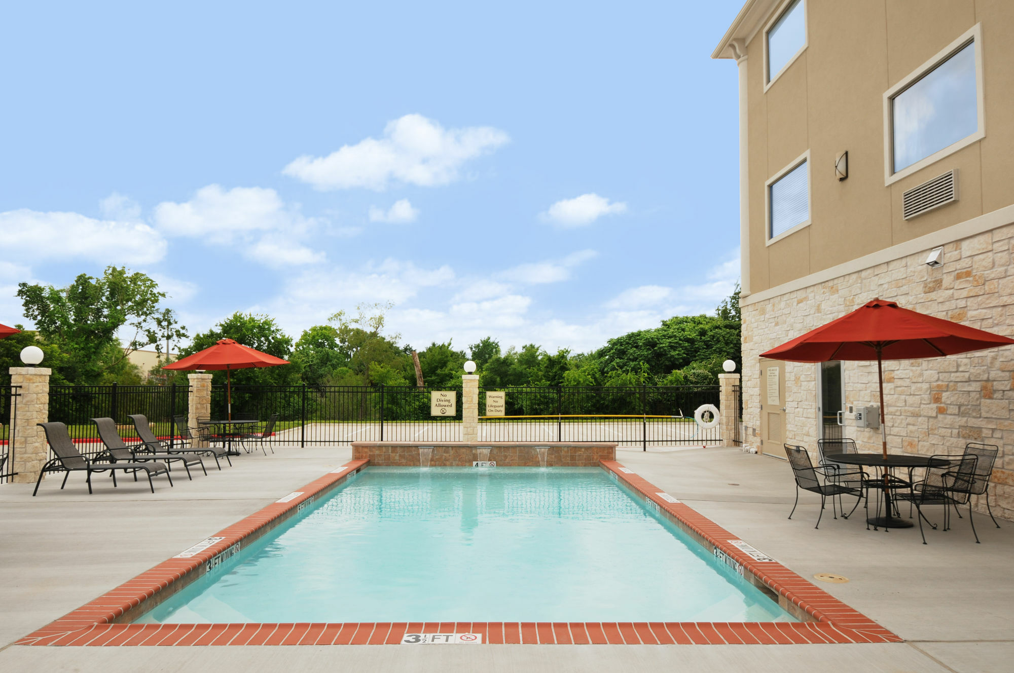 Ramada By Wyndham College Station Otel Konforlar fotoğraf